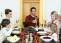 Italiani insoddisfatti per crisi, si rifugiano in famiglia
