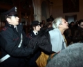 Domenica a messa a Carrara in minigonna e tacchi alti