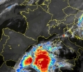 Piogge residue su Toscana, Umbria e Marche, nebbie in Val Padana ()