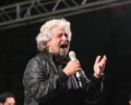 Grillo vs Renzi: Arrampicatore politico,Firenze piena debiti
