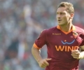 Roma, nuovo libro per Totti: gente ha bisogno sorridere